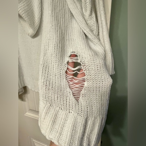 POL brand oversized distressed white sweater with hood, size L - Picture 5 of 10